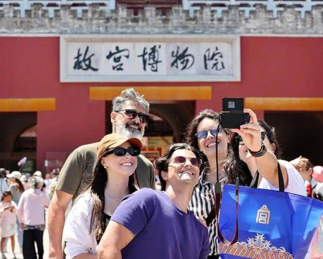 老外发帖记录在中国洗浴中心过夜 网络炸锅