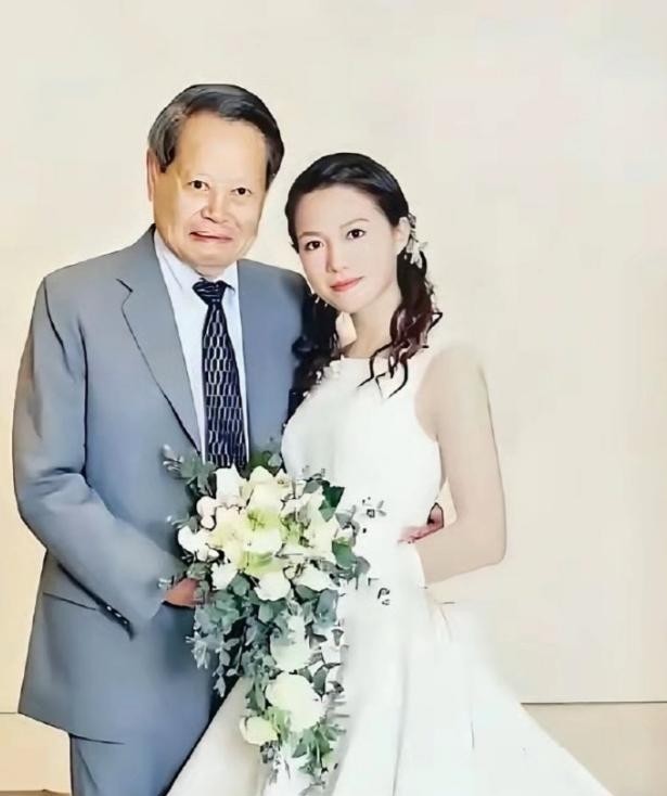 杨振宁去世1年 翁帆首谈感情:我后悔了.... 杨振宁去世1年 翁帆首谈感情:我后悔了....