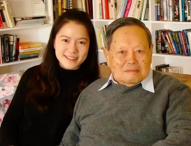 杨振宁去世1年 翁帆首谈感情:我后悔了.... 杨振宁去世1年 翁帆首谈感情:我后悔了....
