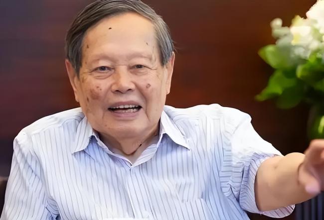杨振宁去世1年 翁帆首谈感情:我后悔了.... 杨振宁去世1年 翁帆首谈感情:我后悔了....