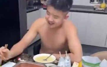 山东13岁男孩身高195cm 妈妈甩出长高食谱 山东13岁男孩身高195cm 妈妈甩出长高食谱