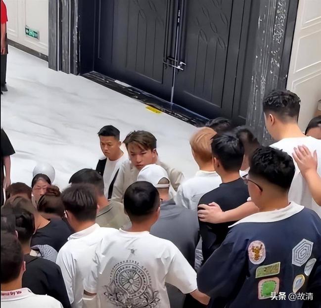 贵州“现代韦小宝”风波升级 官方下场