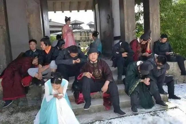 横店十几万群演现状:美女泛滥,懒汉遍地 横店十几万群演现状:美女泛滥,懒汉遍地