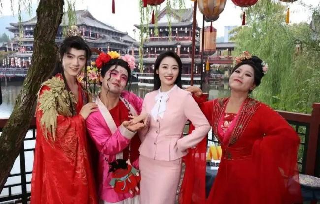 横店十几万群演现状:美女泛滥,懒汉遍地 横店十几万群演现状:美女泛滥,懒汉遍地