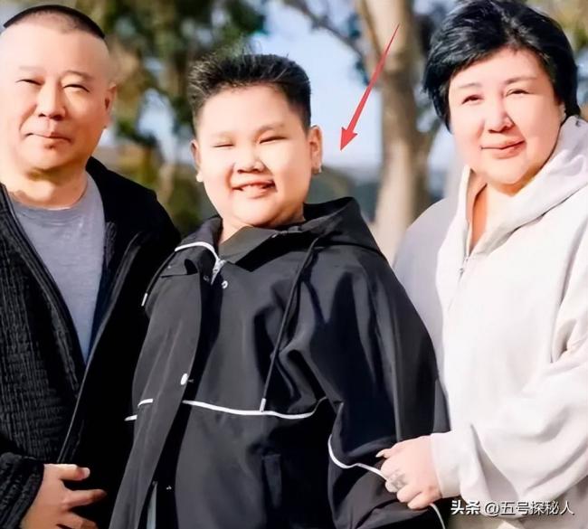 郭德纲二儿子长相太着急 和老妈共用一张脸 郭德纲二儿子长相太着急 和老妈共用一张脸