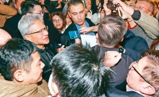 黄仁勋脸上伤疤是怎么来的? 黄仁勋脸上伤疤是怎么来的?