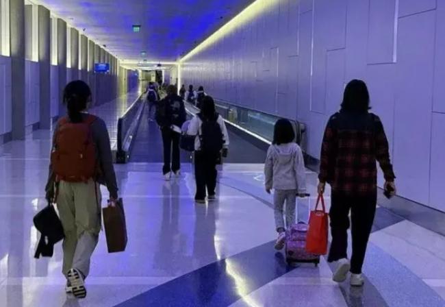华女入境被抓 无不良纪录 ICE:任何人都能抓 华女入境被抓 无不良纪录 ICE:任何人都能抓