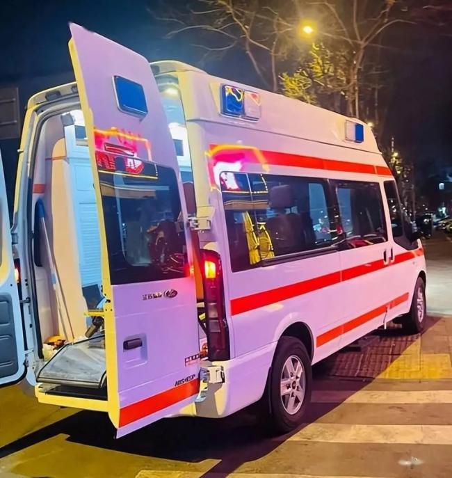 可惜了,25岁高颜值学霸倒在全马赛道上 可惜了,25岁高颜值学霸倒在全马赛道上