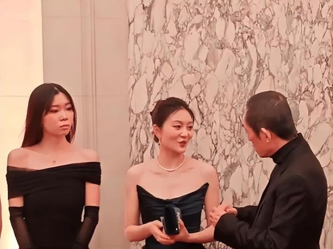 44 岁的陈婷,私下生活远比想象中更壕 44 岁的陈婷,私下生活远比想象中更壕