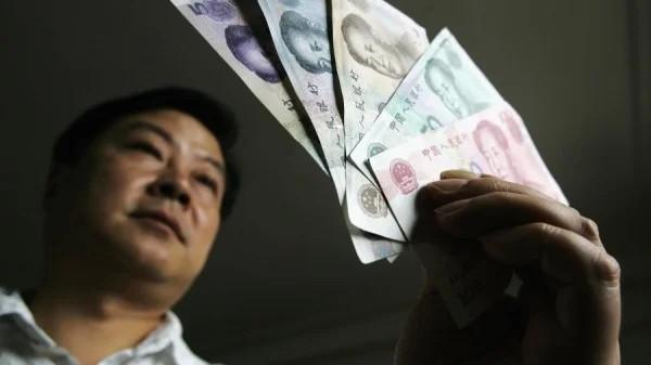 交不起社保 就去贷款？