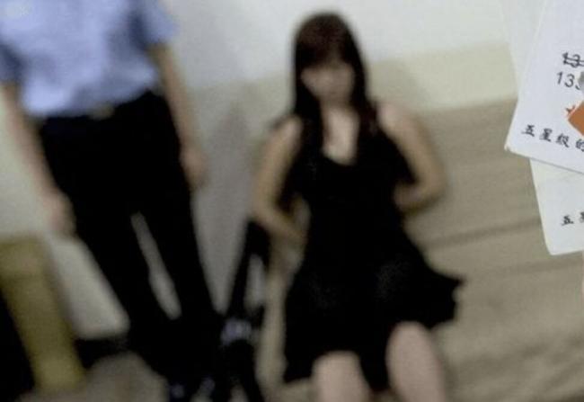 山东女局长包养17岁男孩 惨遭“仙人跳” 山东女局长包养17岁男孩 惨遭“仙人跳”