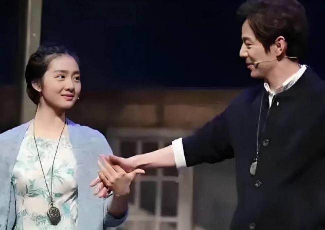 乌镇这一夜,黄磊大女儿惊艳,全场瞩目 乌镇这一夜,黄磊大女儿惊艳,全场瞩目
