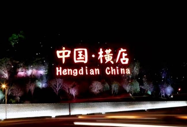 昔日卖粪穷汉一手铸就千亿产业 马云冒雨为他撑伞