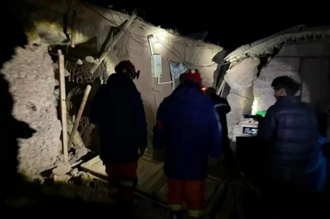 中国今年最大地震逃生画面曝光 中国今年最大地震逃生画面曝光