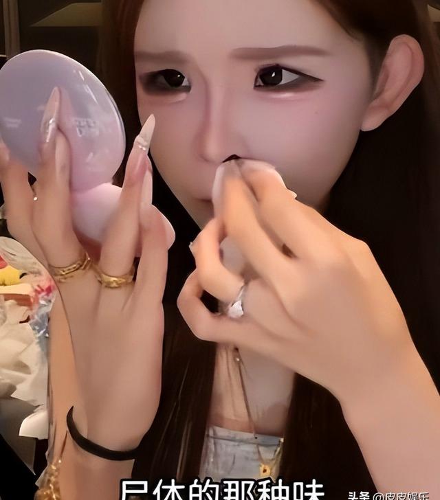 能被自己臭醒...中国网红分享整容后遗症