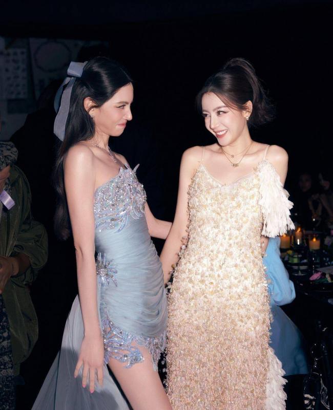 中国VOGUE合影刷屏,红毯没赢后台先赢 中国VOGUE合影刷屏,红毯没赢后台先赢