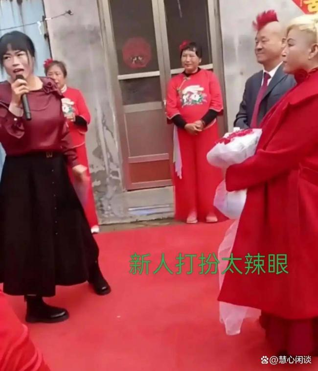 “另类”新人:甘肃“鸡冠头”男娶50岁黄发新娘 “另类”新人:甘肃“鸡冠头”男娶50岁黄发新娘