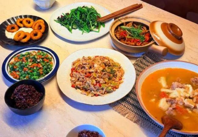 年轻中国人 穷得吃不起外卖了 年轻中国人 穷得吃不起外卖了