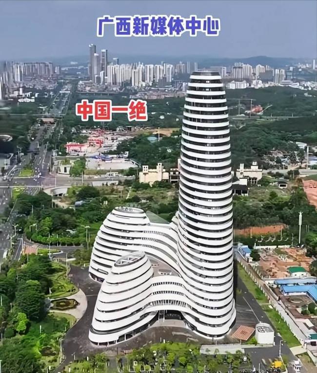 审美底线去哪了?青海茶卡盐湖热搜第一 审美底线去哪了?青海茶卡盐湖热搜第一