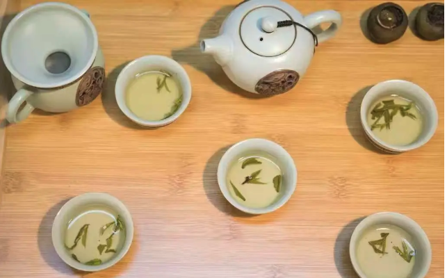 年龄大少喝茶？医生：过了50岁 这4种茶最好少喝