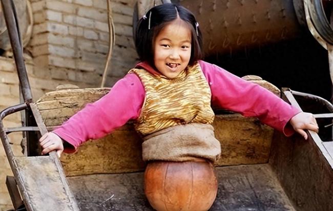 Qian Hongyan Works as a Civil Servant in Yunnan