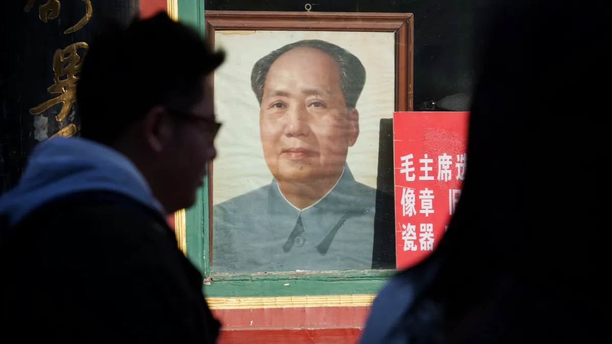 1944年开始，延安的奴颜婢膝令人作呕