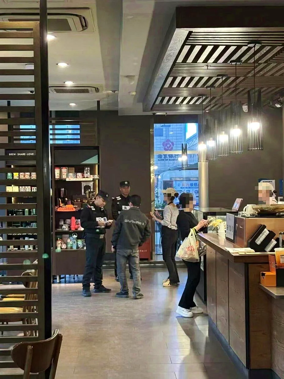 南京男子在星巴克多日占位不消费 闹到警察来了